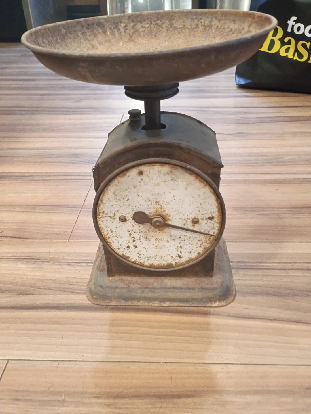 Vintage Kitchen Scale
