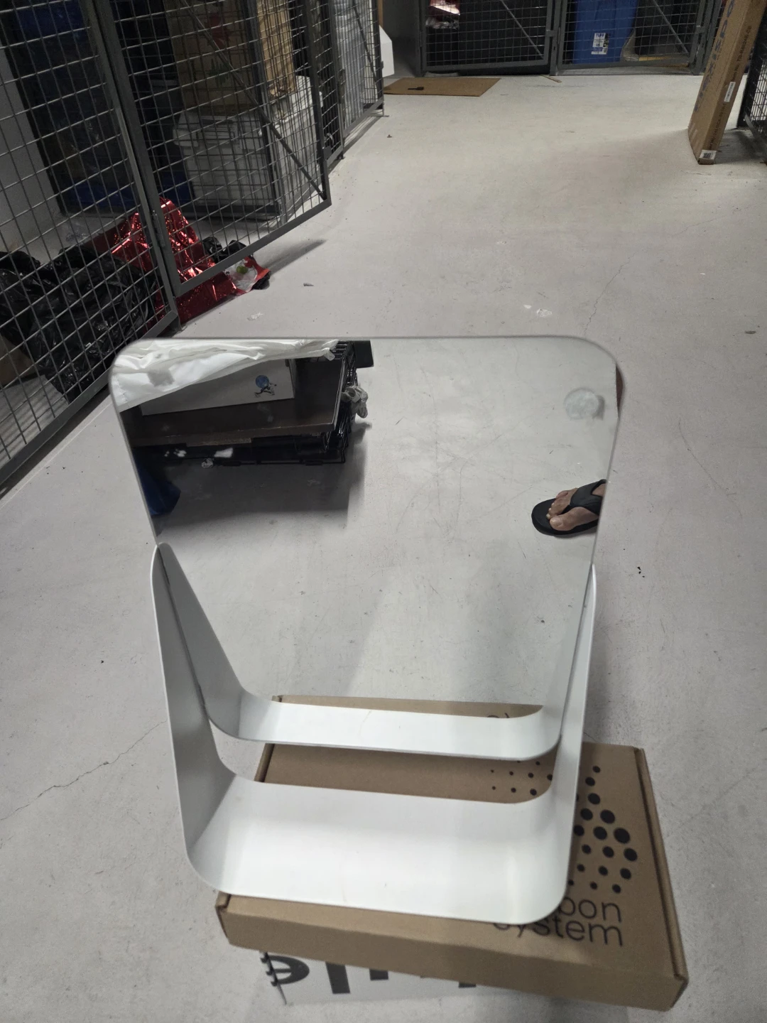 Umbra "Lupo" Vanity Mirror - photo 2