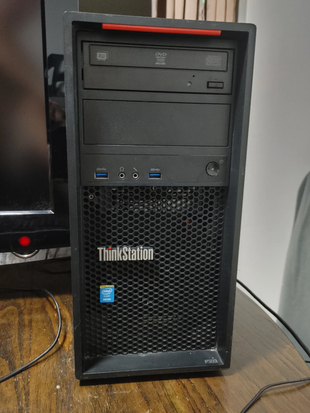 Lenovo ThinkStation Desktop Computer - photo 3