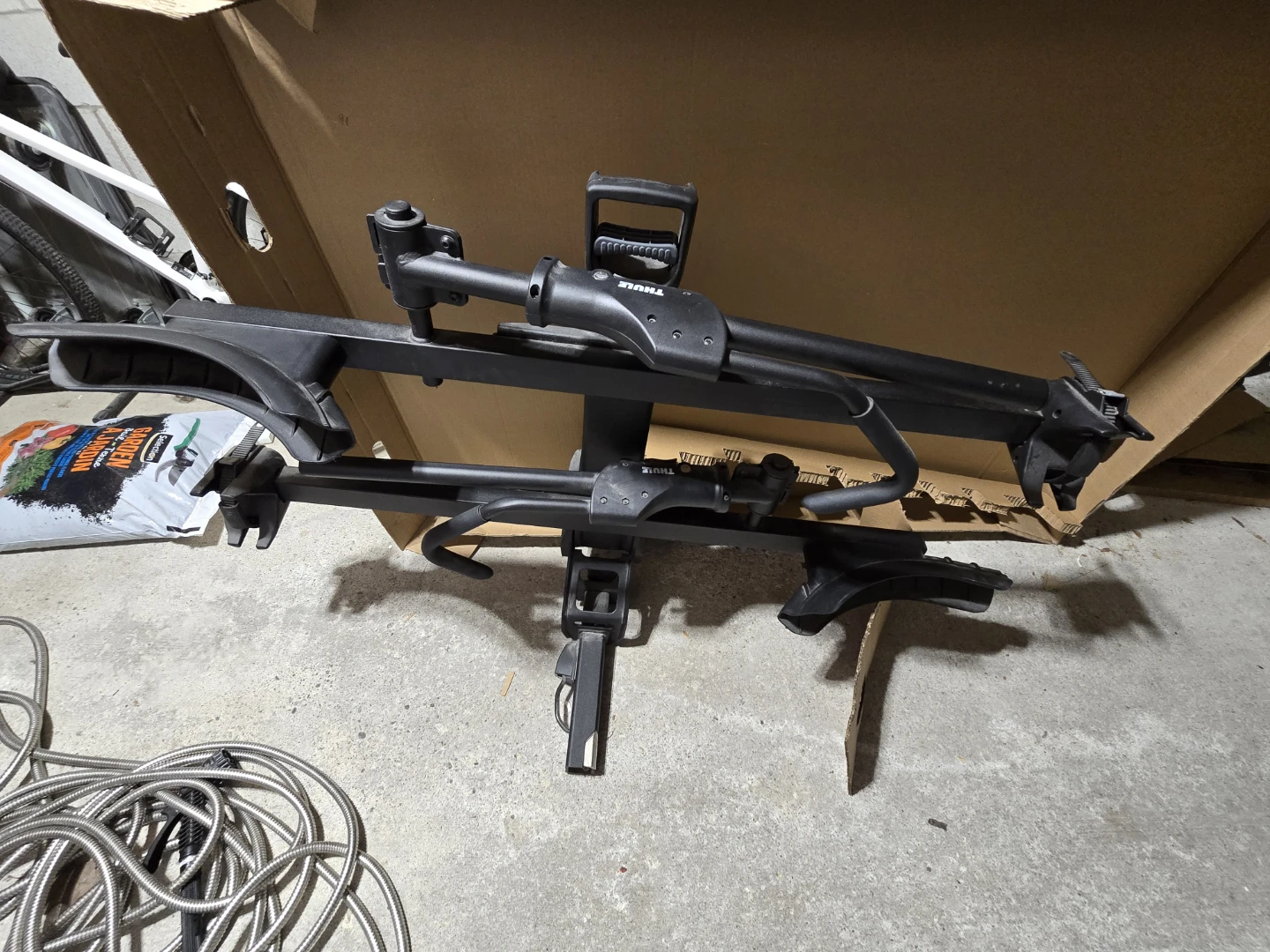 Thule T2 Pro X 2" Platform Hitch Bike plus one-key system 4 pack