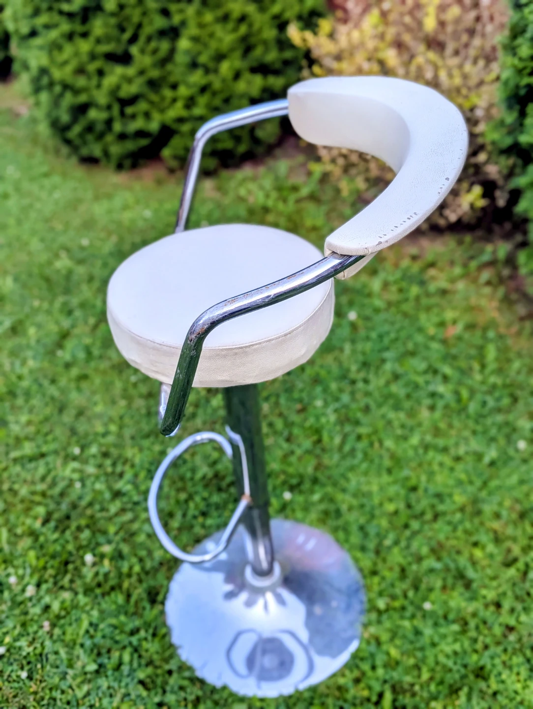 Cream Bar Stools with Chrome Base (Set of 4)