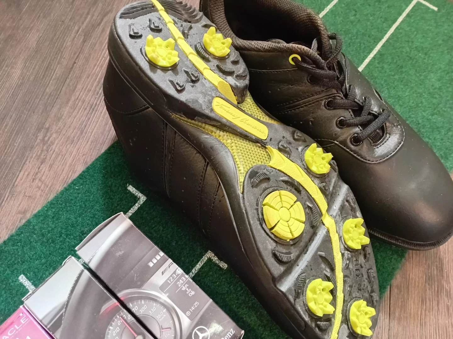Black Golf Shoes with Spikes