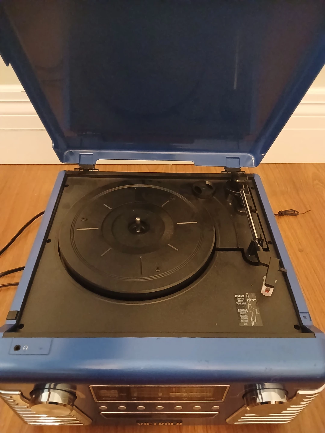 Victrola Haley Retro Bluetooth Record Player - photo 2