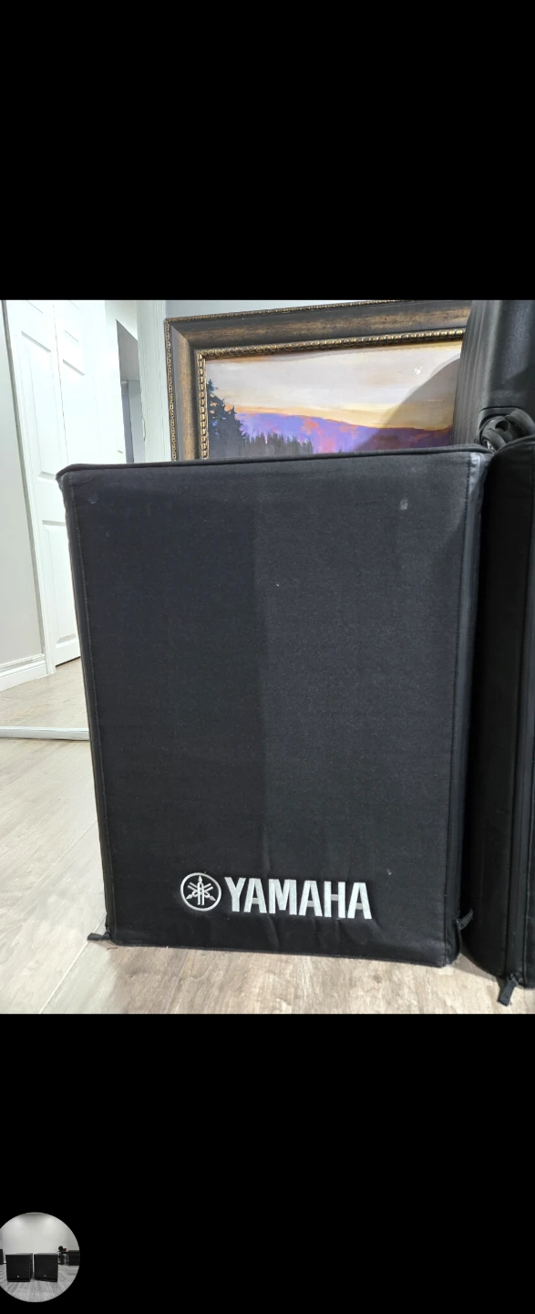 Yamaha DXS15 Powered Subwoofer