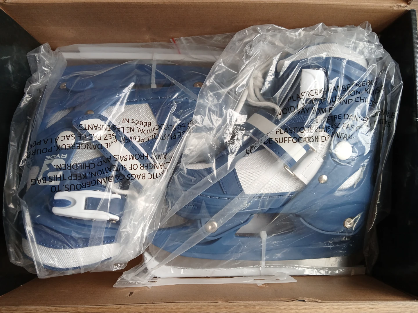 BRAND NEW Adjustable Kids Ice Skates (Sizes Y12-2)