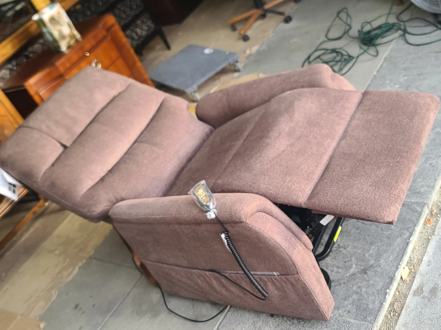 Golden Power Lift Recliner – Like New - photo 4