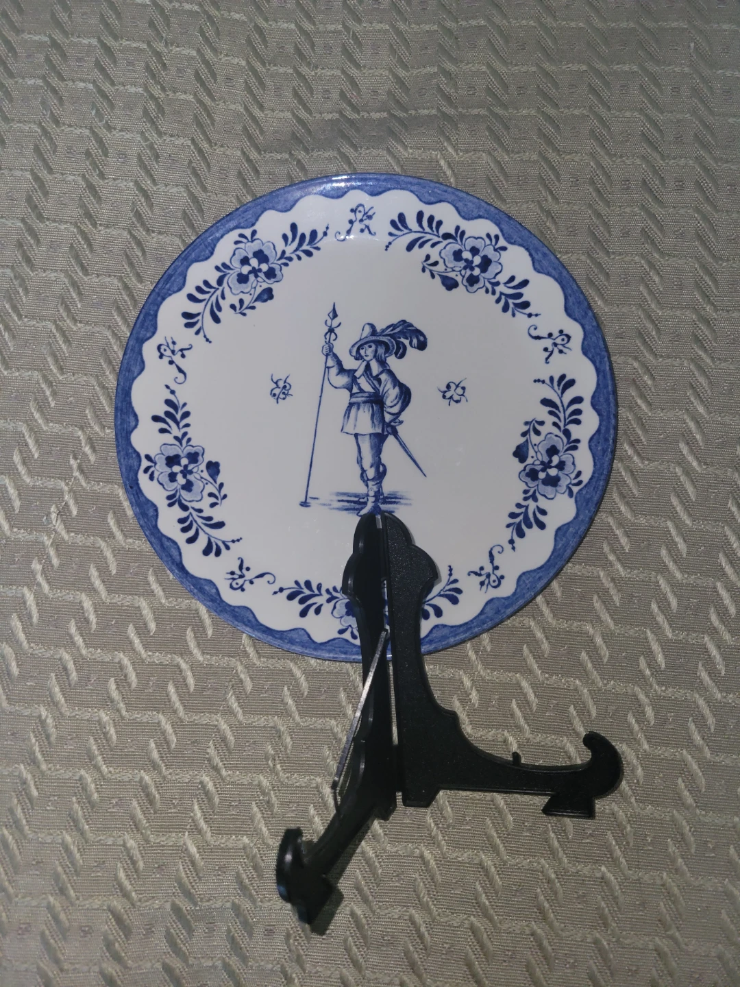 Decorative Plate with Blue and White Pattern