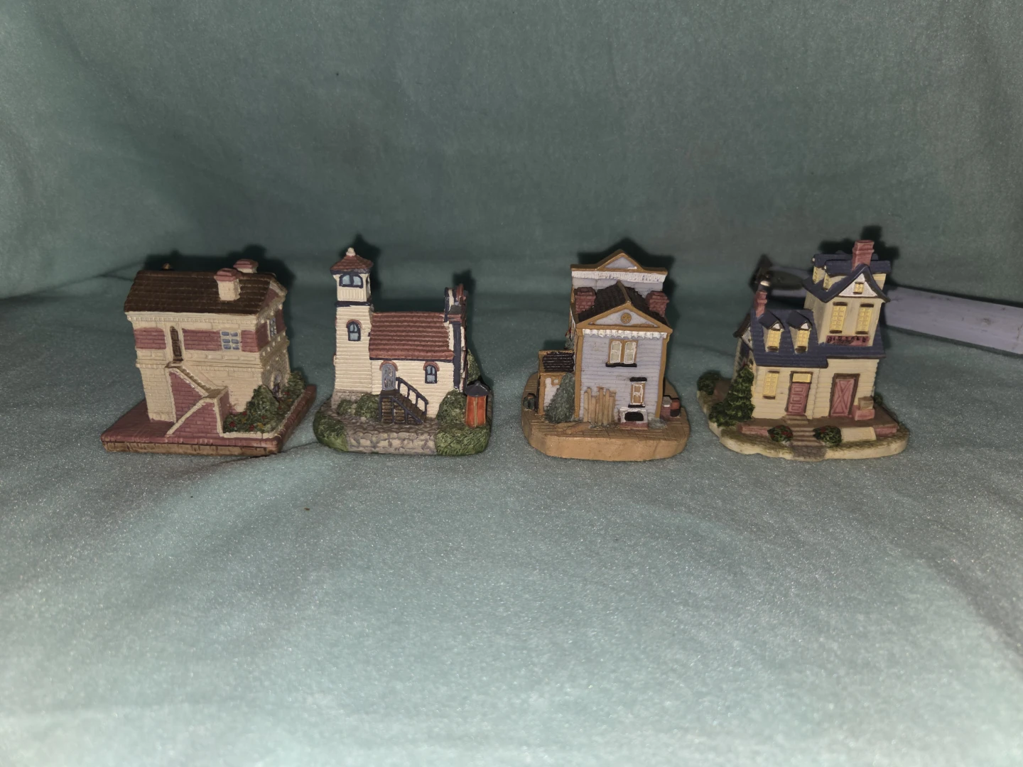 Collection of 4 Miniature Buildings - photo 3