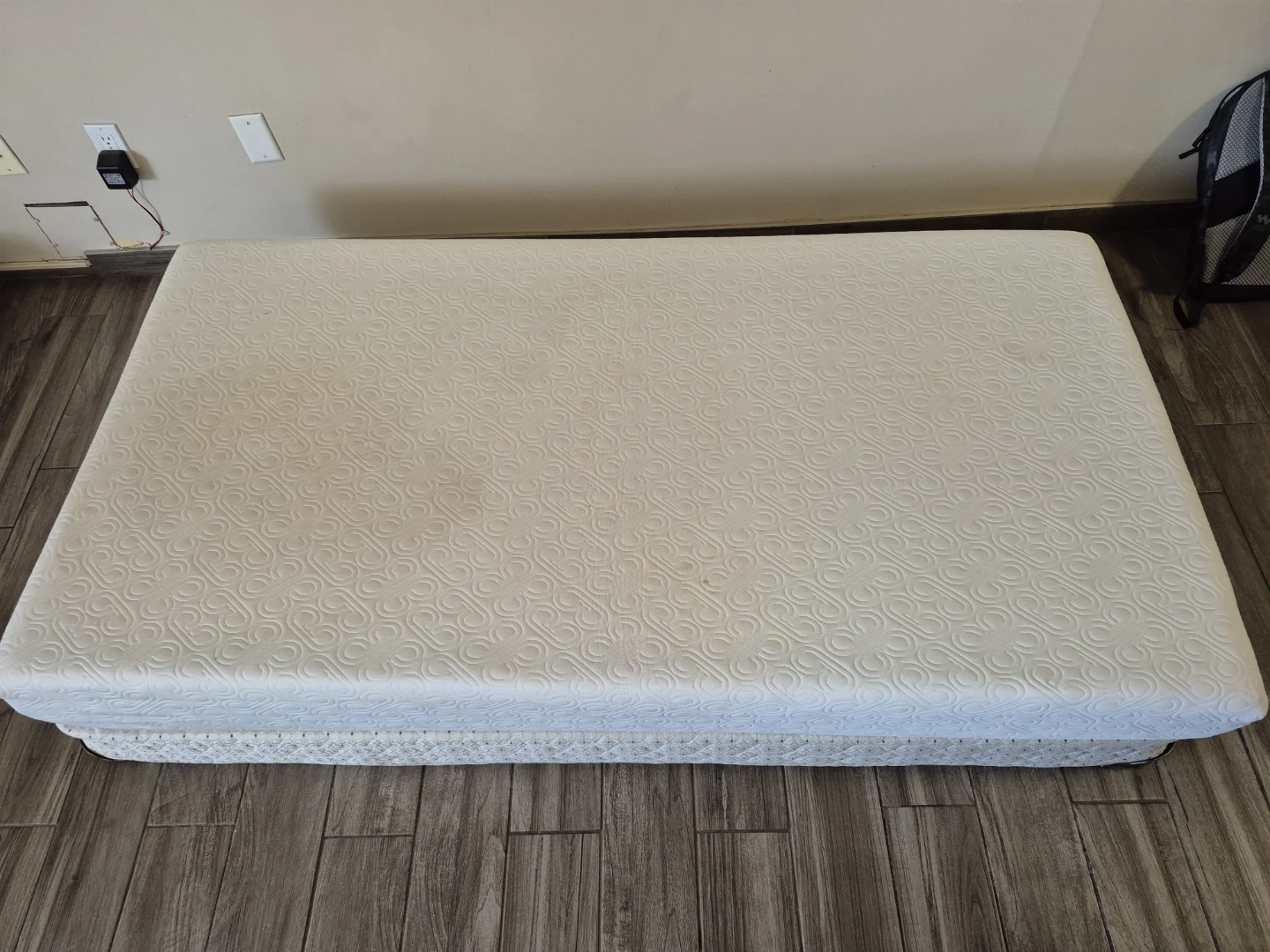 Moveout Sale Twin box and mattress for free - photo 2