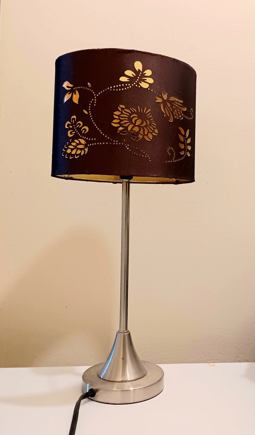 18" Modern Floral Cut-Out Table Lamp - photo 2