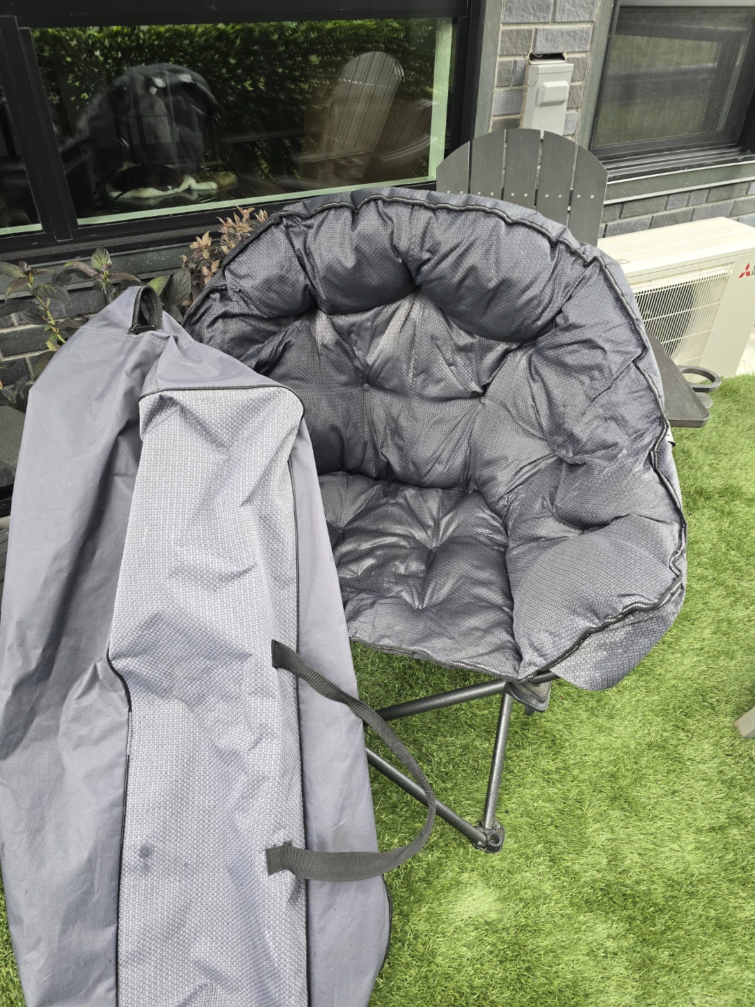 LIKE NEW XLARGE CAMPING CHAIR 💺 with CUSHION and BAG - photo 2
