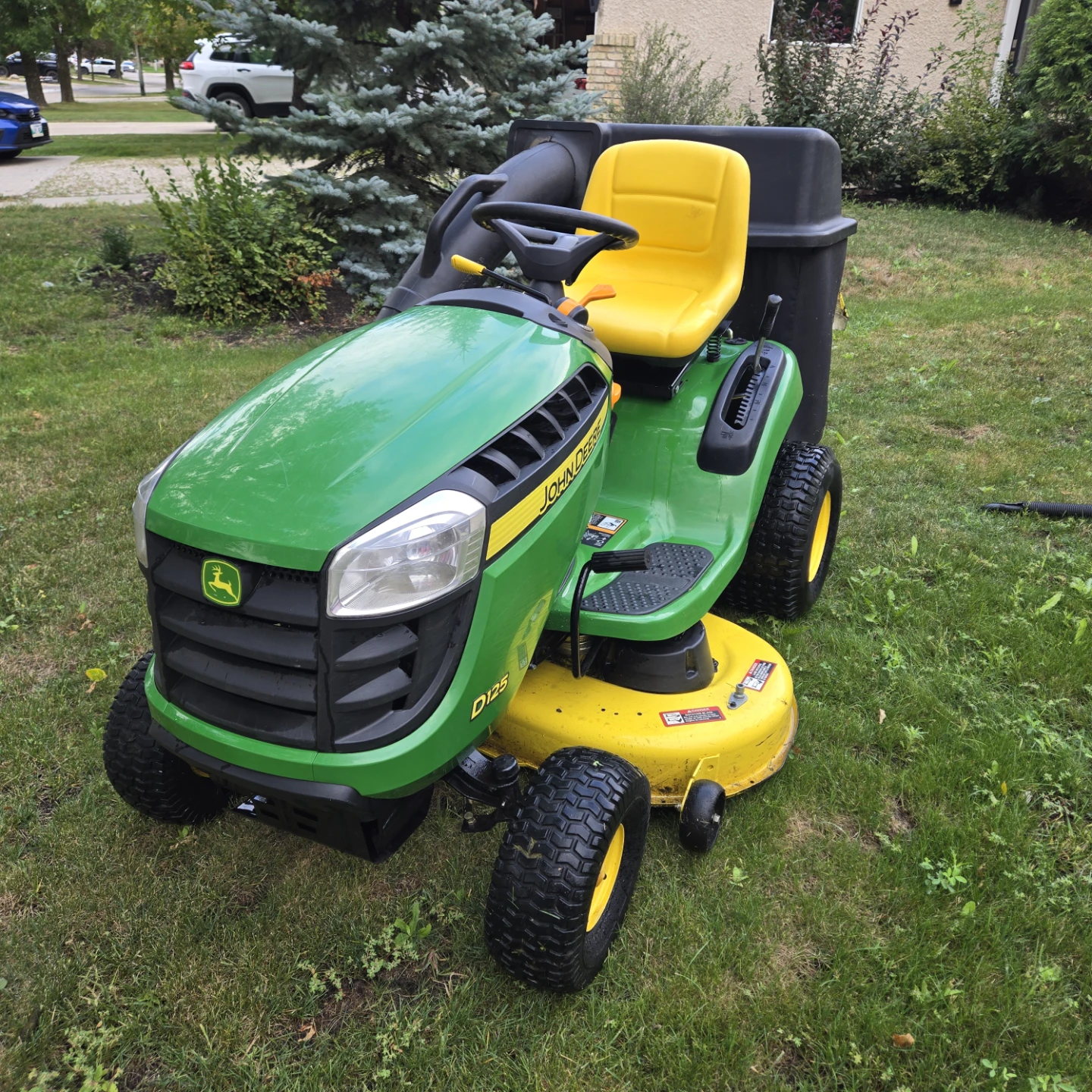 John Deere D125 Riding Lawn Mower - photo 2