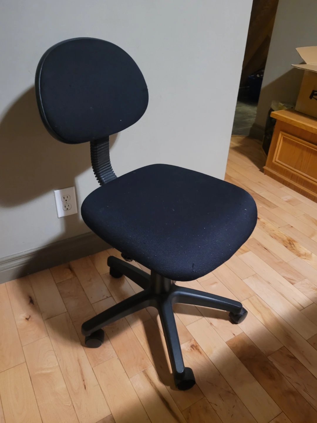 Black Office Chair $5 - photo 4
