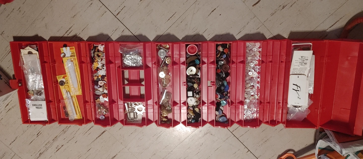 Rolykit Red Sewing Button Organizer Box Case - photo 2