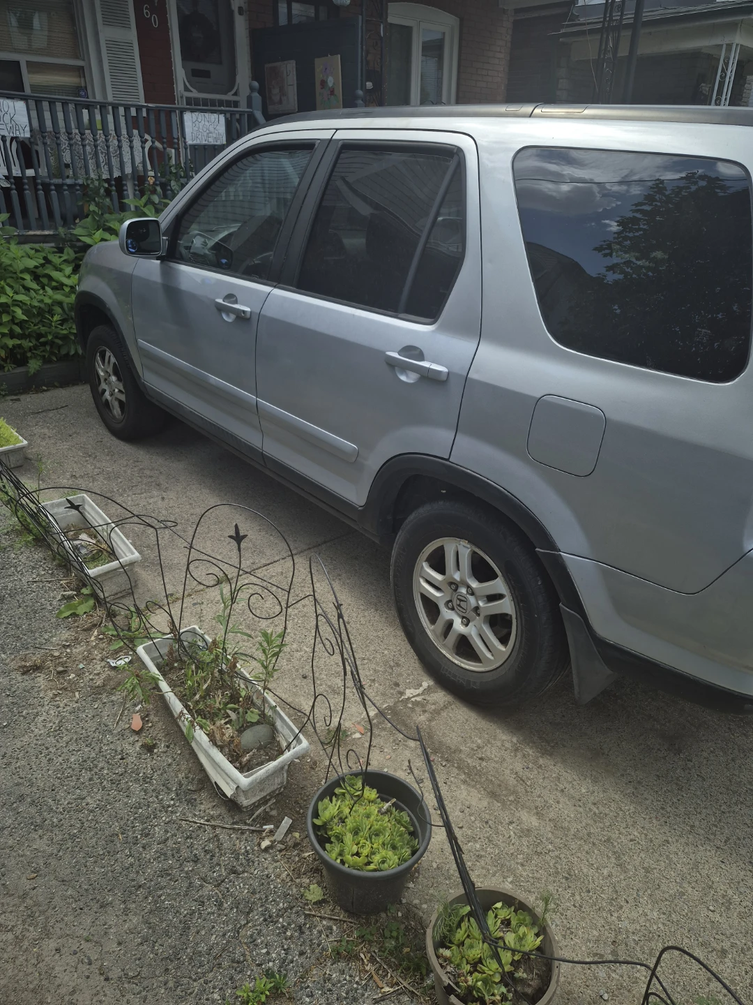 Selling a 2003 Honda crv (AS IS) for $2500 or best offer !!!! - photo 2