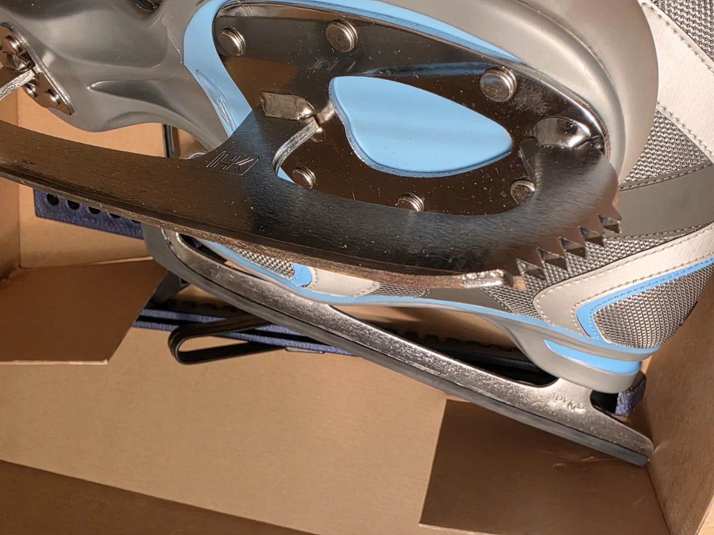 Reebok CS350 Women’s Ice Skates Size 10 (EU 43) - photo 3