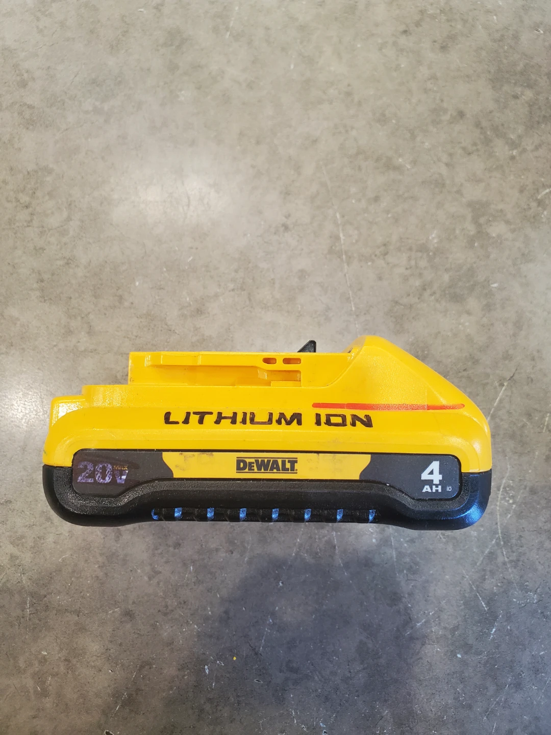 DEWALT 20V MAX Lithium Ion 4.0 Ah Battery - photo 2