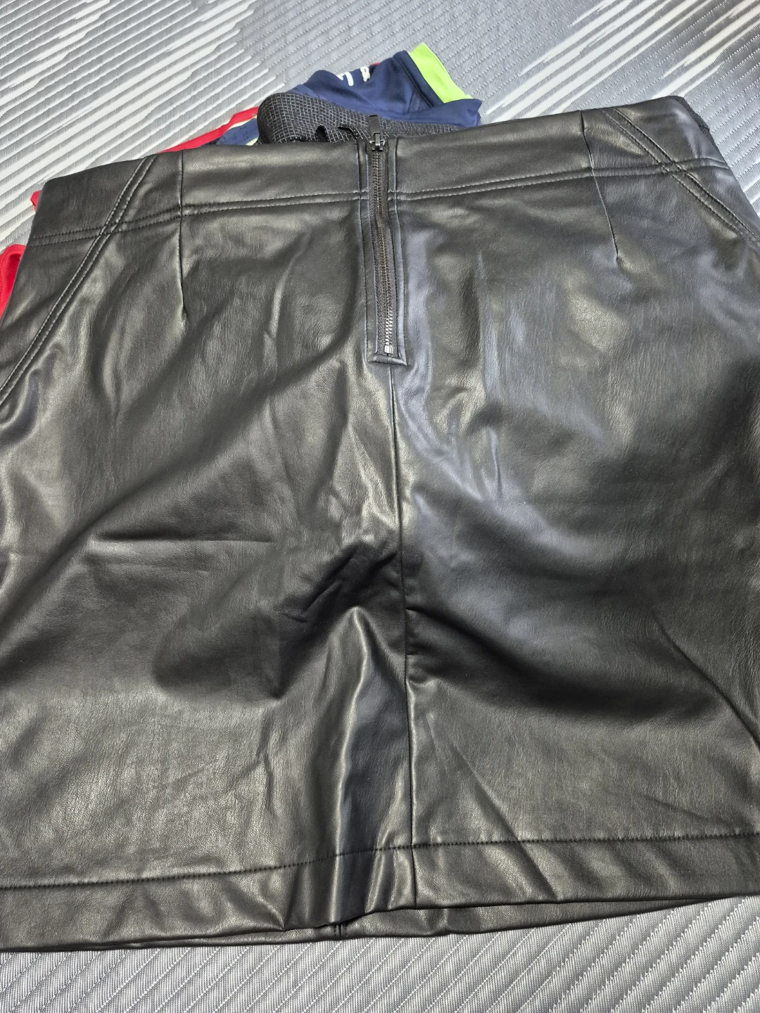 Reitmans Black Faux Leather Skirt Size 18 - photo 2
