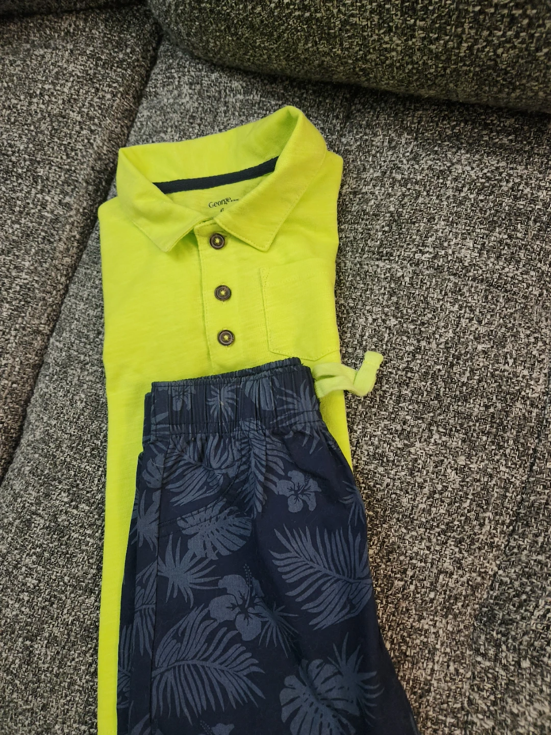 100% Cotton Boys Polo Shirt and Navy Shorts Set, Size 4T - photo 3