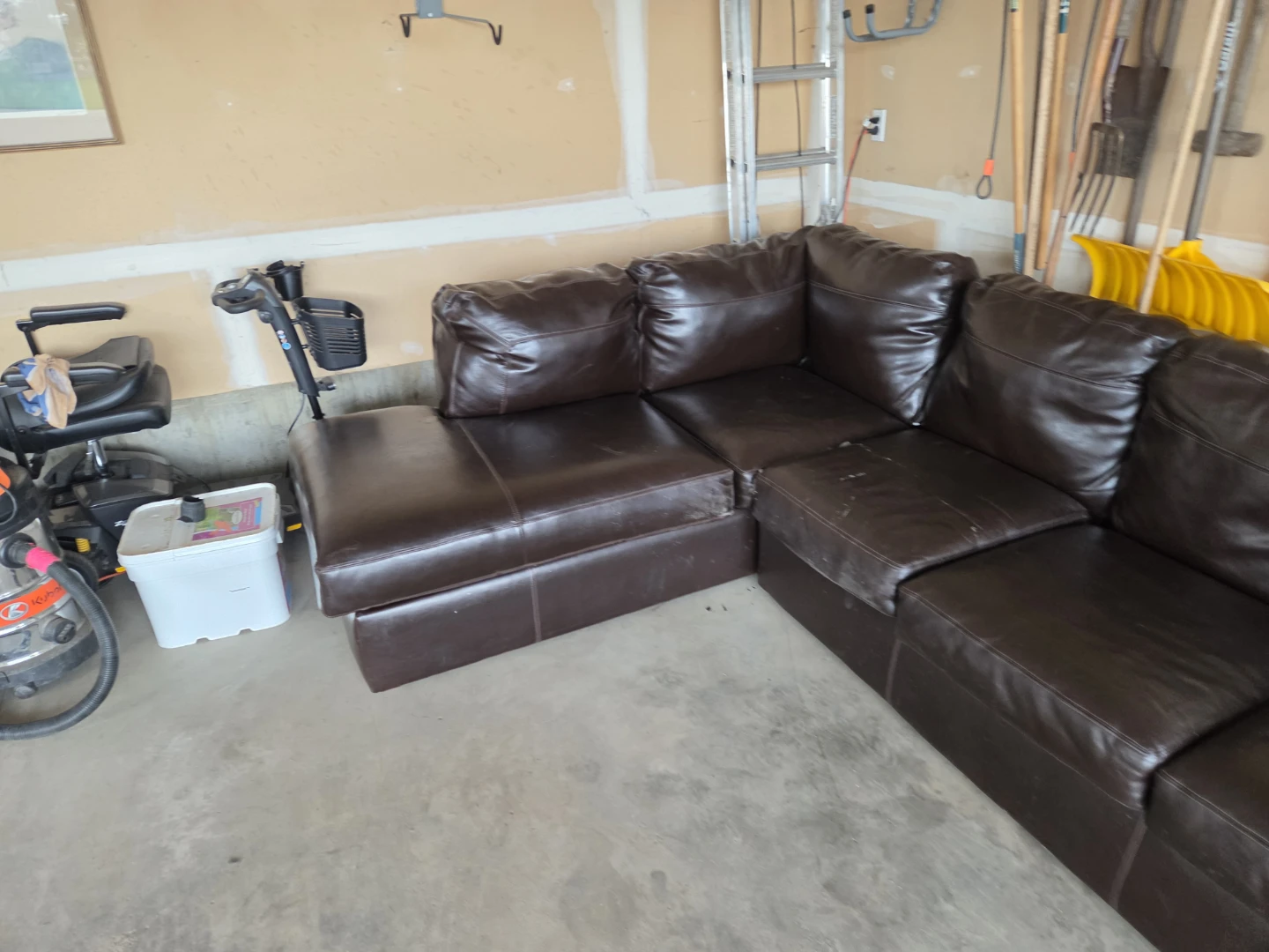 Sectional couch - photo 4