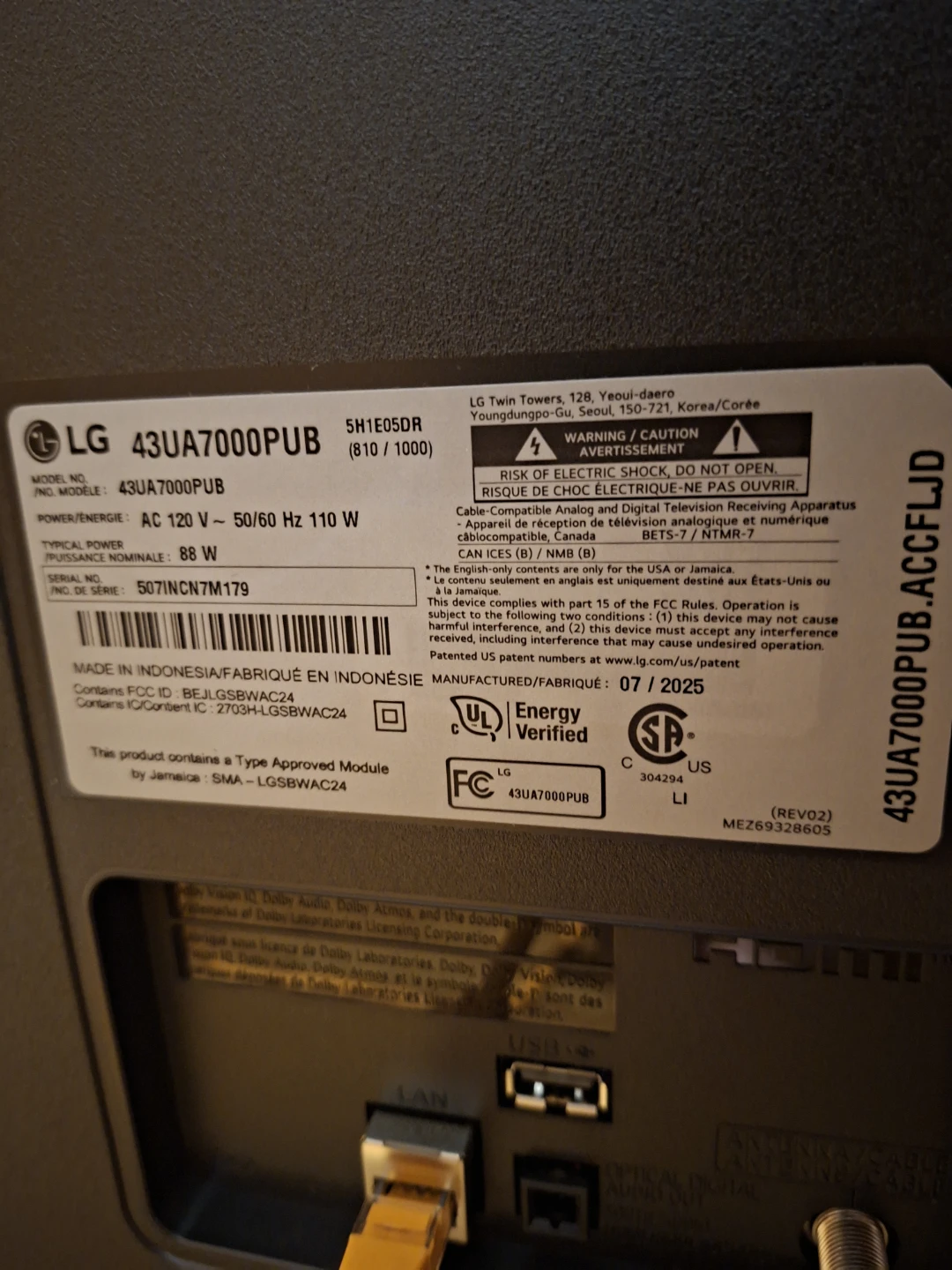LG 43" 4K UHD Smart TV - photo 3