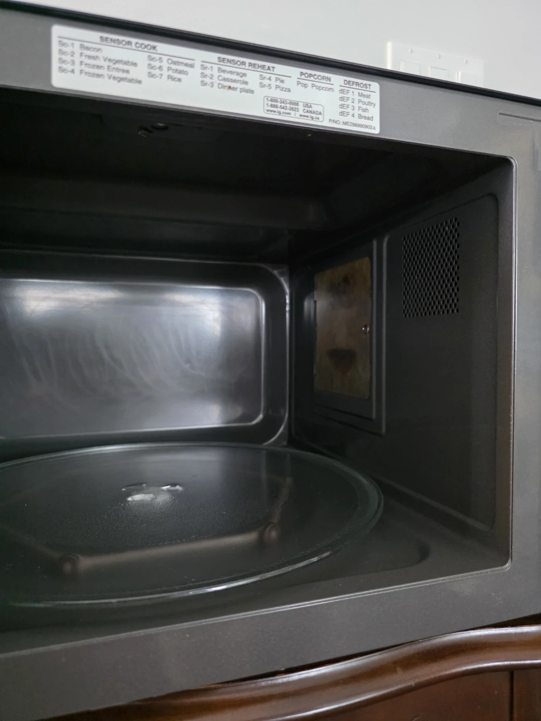 LG NeoChef Microwave 1.5 cu ft - photo 3
