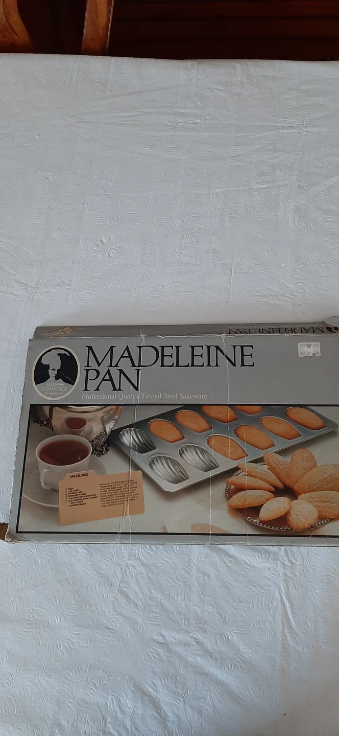 Vintage Baker's Advantage Madeleine Pan-New