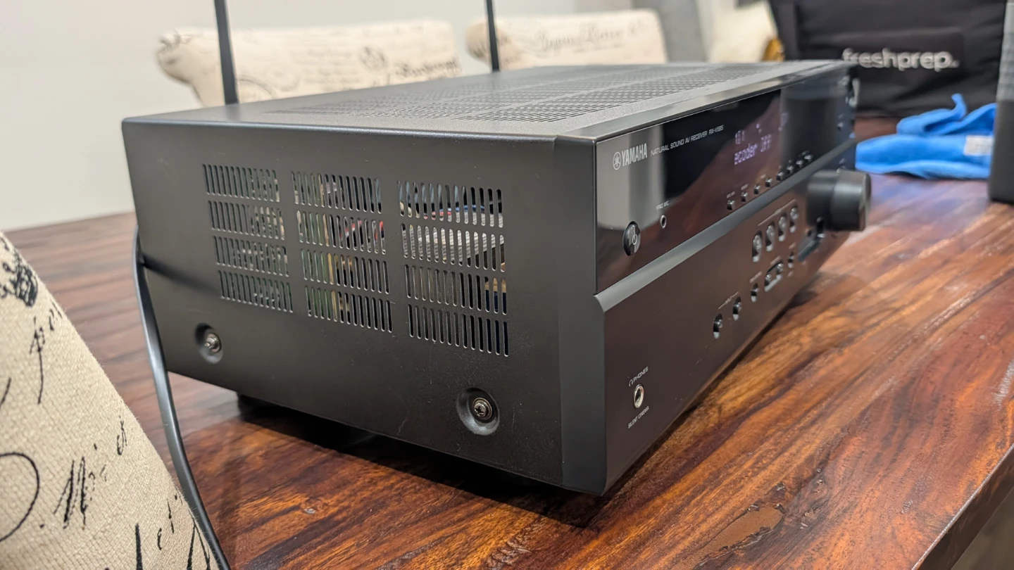 Yamaha RX-V585 4K 7.2-channel Dolby Atmos Home Theatre Receiver - photo 3