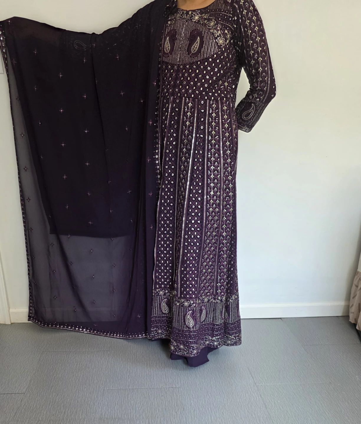 Indian pakistani Women's Purple Embroidered Anarkali Suit Set - photo 2
