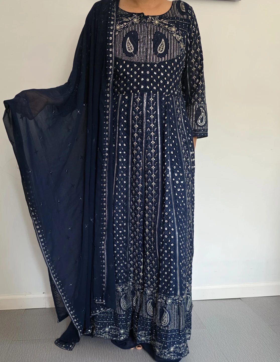 Indian pakistani Women's Purple Embroidered Anarkali Suit Set - photo 3