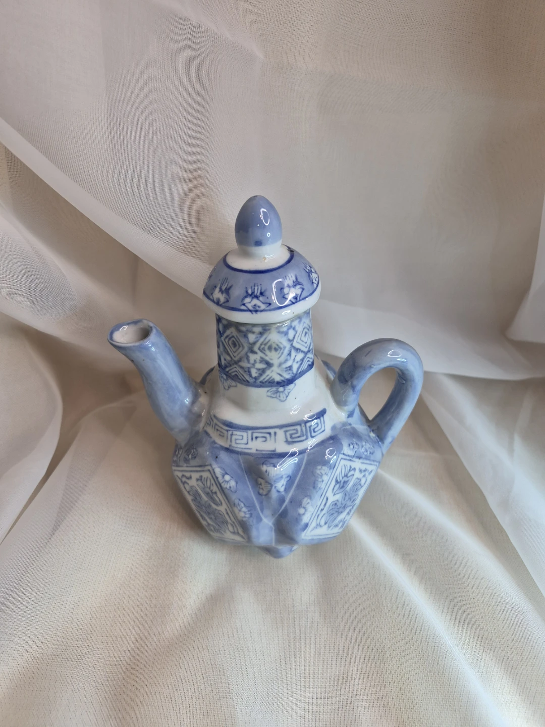 Beautiful Vintage 7" Porcelain Chinoiserie Tea Pot - photo 2