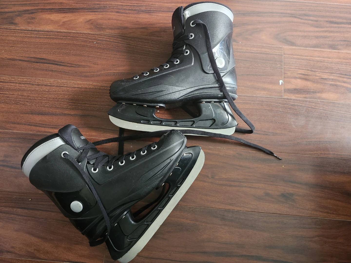 Black Ice Skates (unisex) - photo 2