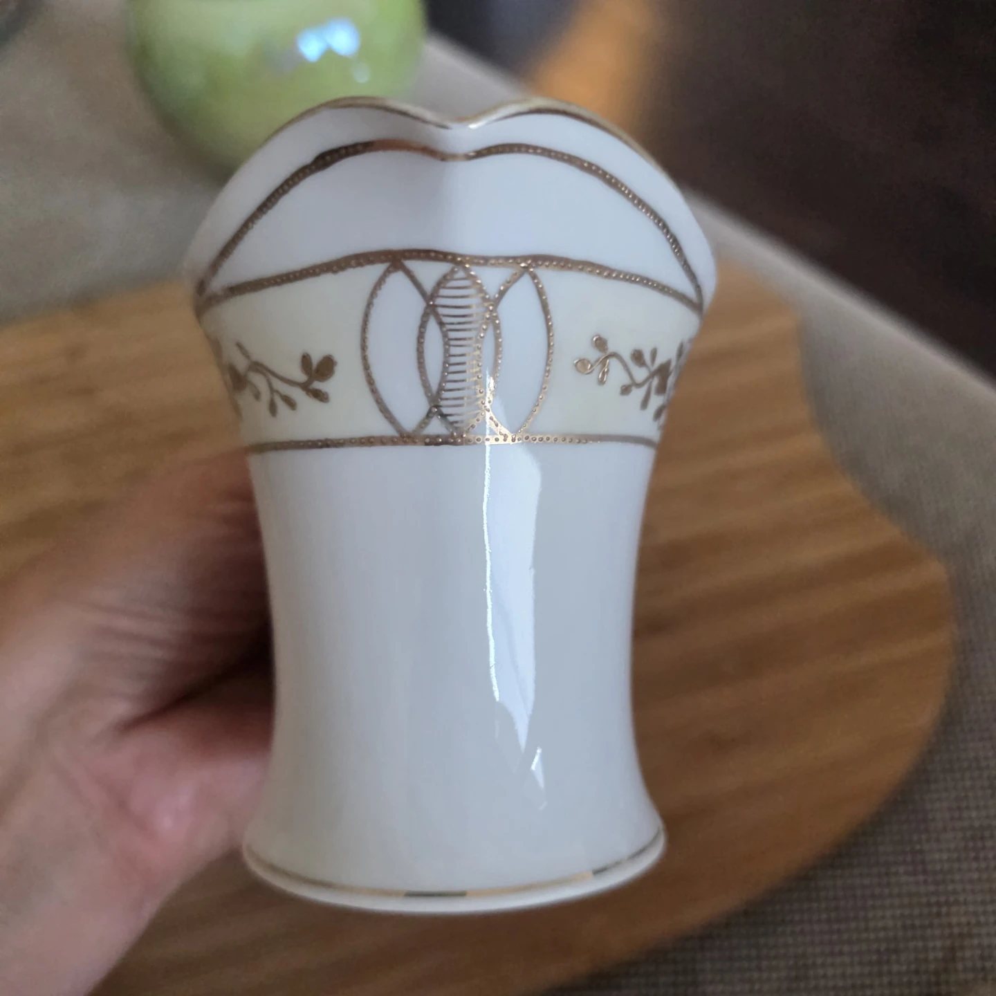 White porcelain creamer with gold trim - photo 5