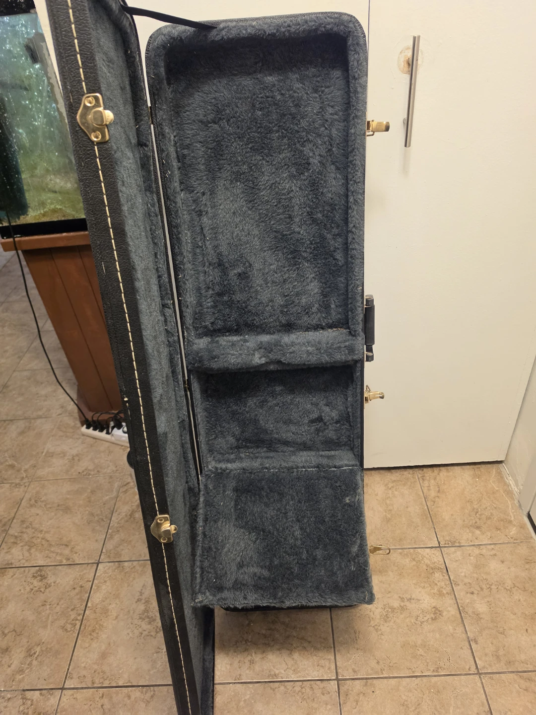 Black Hardshell Bass Guitar Case - photo 5