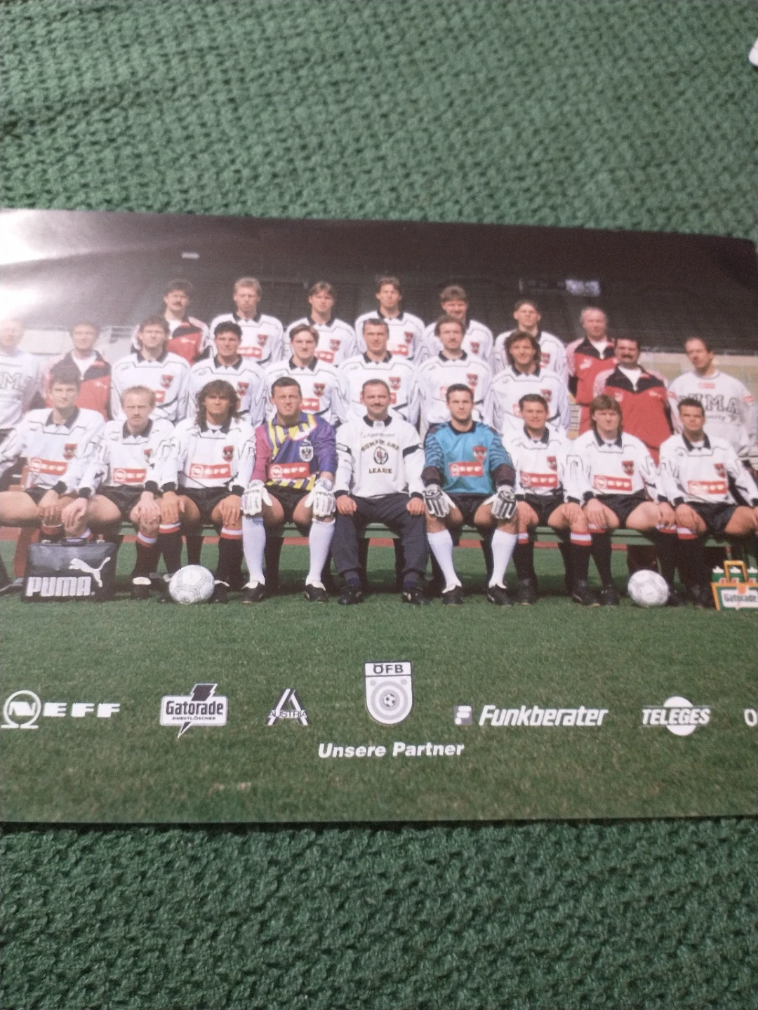 1993 Austria National Football Team Picture With 7 Autographs - photo 2