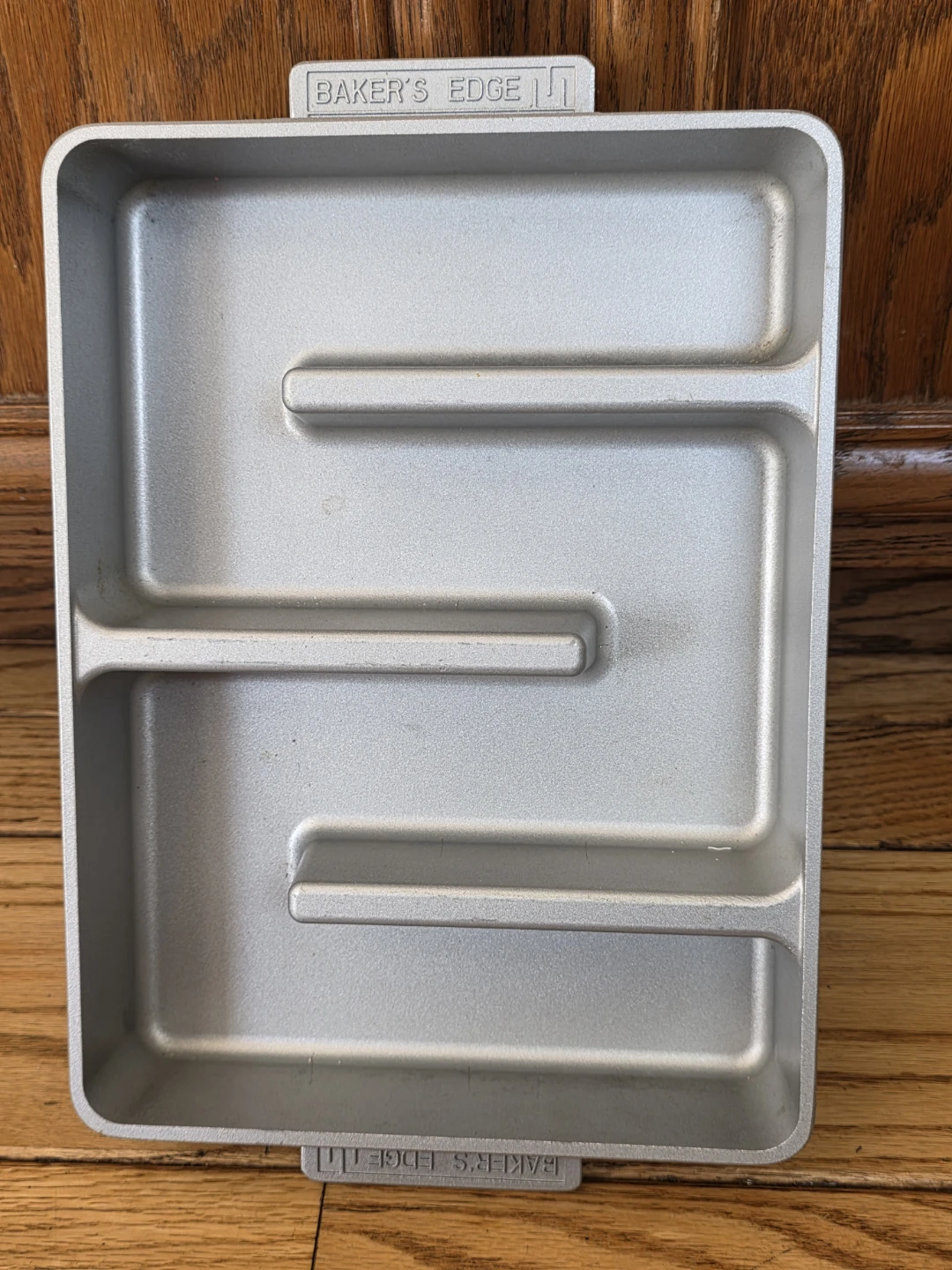 Baker's Edge "All Edges" Brownie Cake Pan HEAVY
