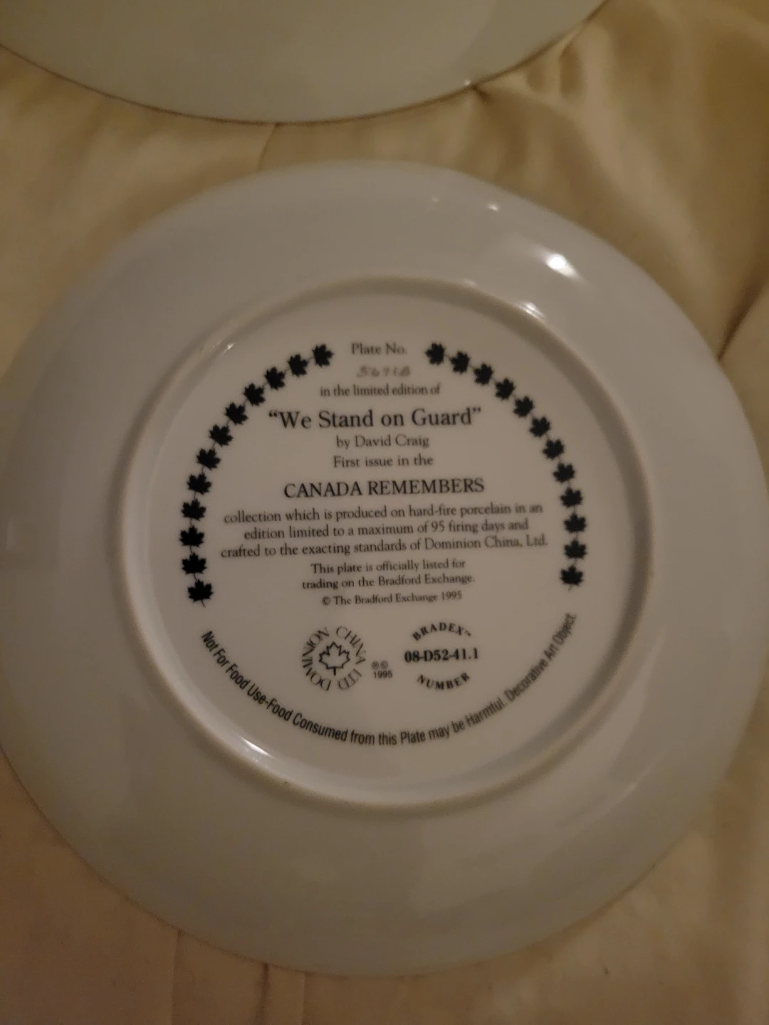 3 collectable plates - photo 4