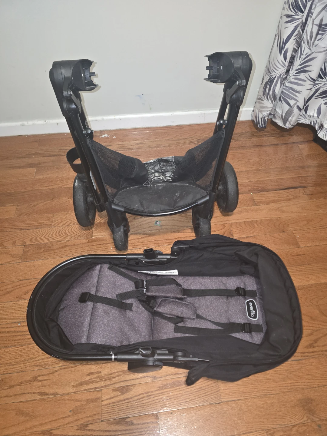 Evenflo Pivot Stroller Seat and Bassinet Attachment