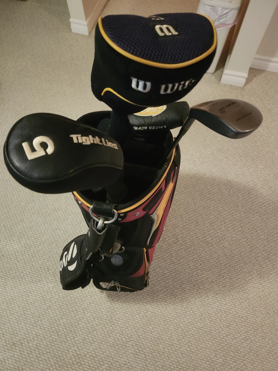TaylorMade Golf Bag with Wilson & Tight Lies Headcovers - photo 4
