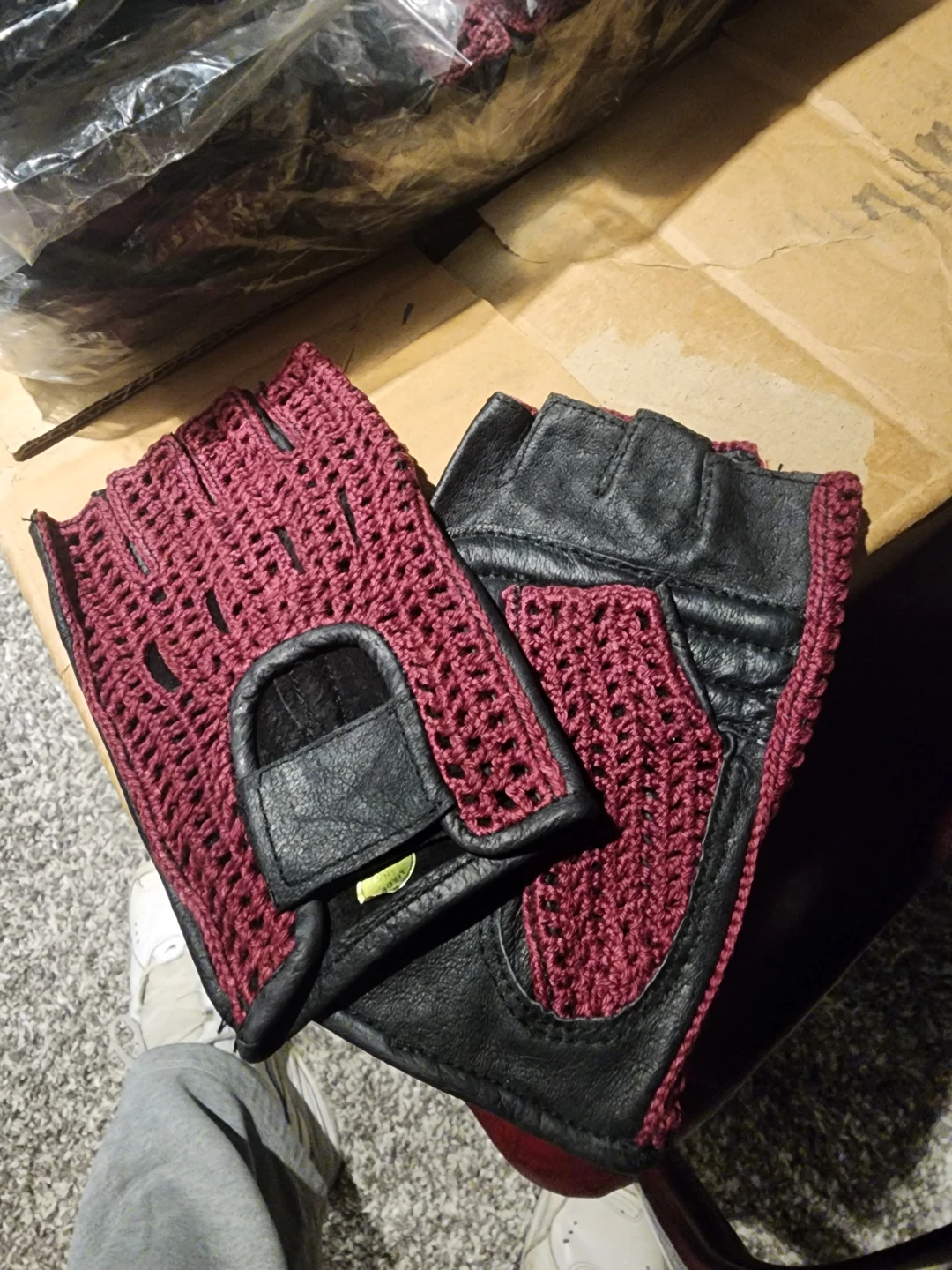 Fingerless Driving Gloves - Burgundy & Black