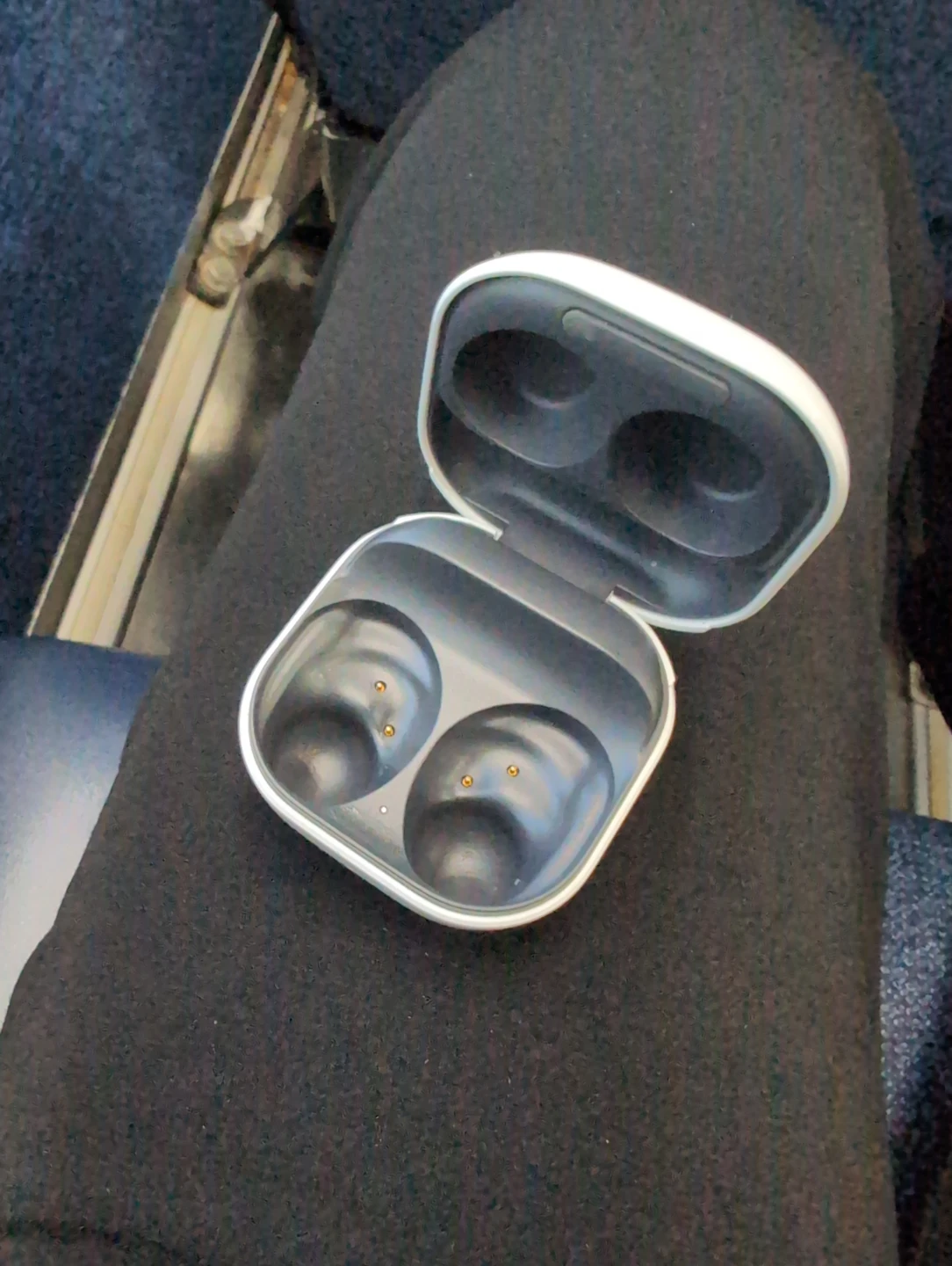 Samsung Wireless Earbuds Charging Case - photo 2