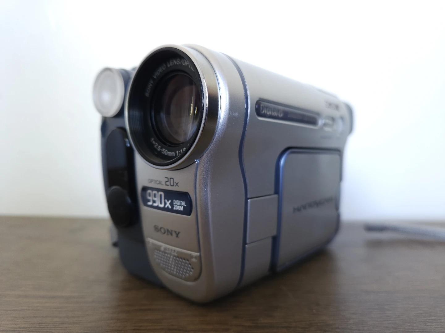 Sony Digital8 Handycam Camcorder - photo 3