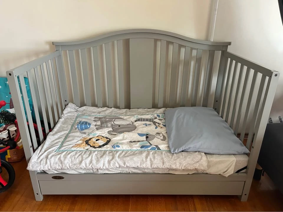 Grey Crib / Toddler Bed