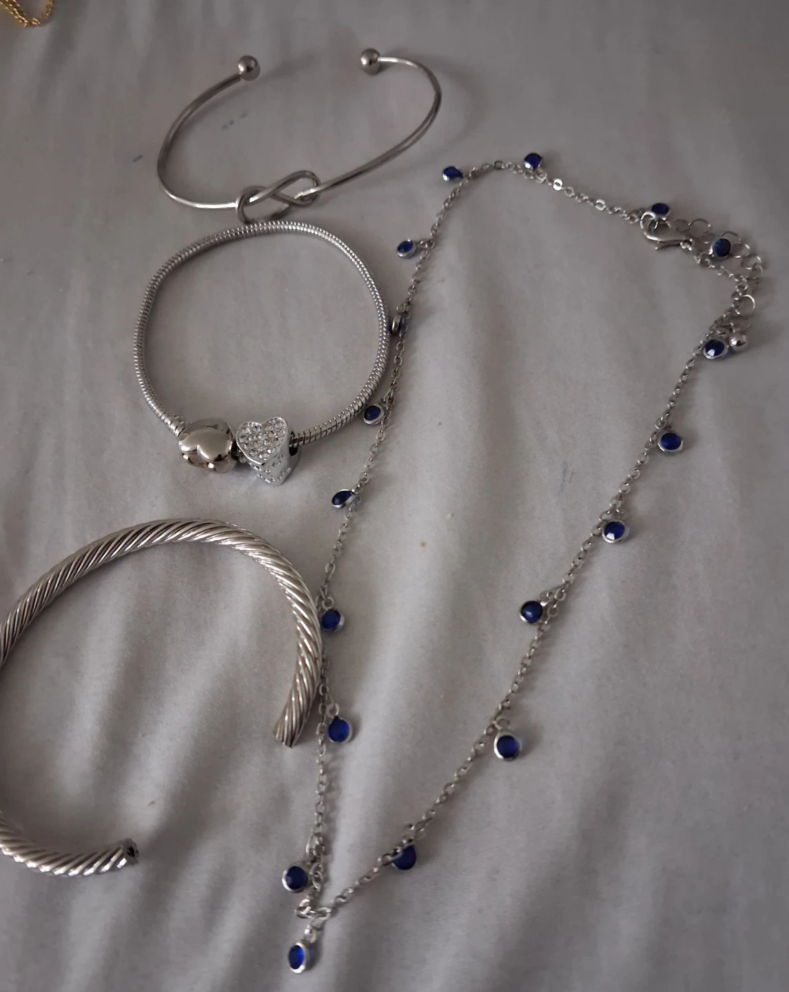 Silver tone necklace and bracelet set