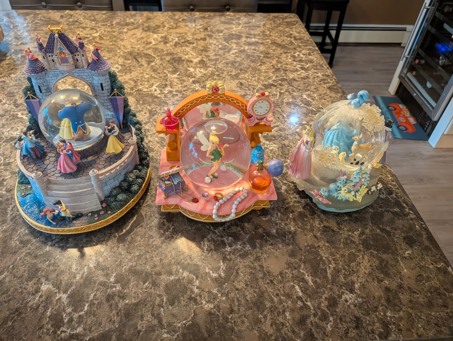 8 Disney Snow Globes. - photo 2
