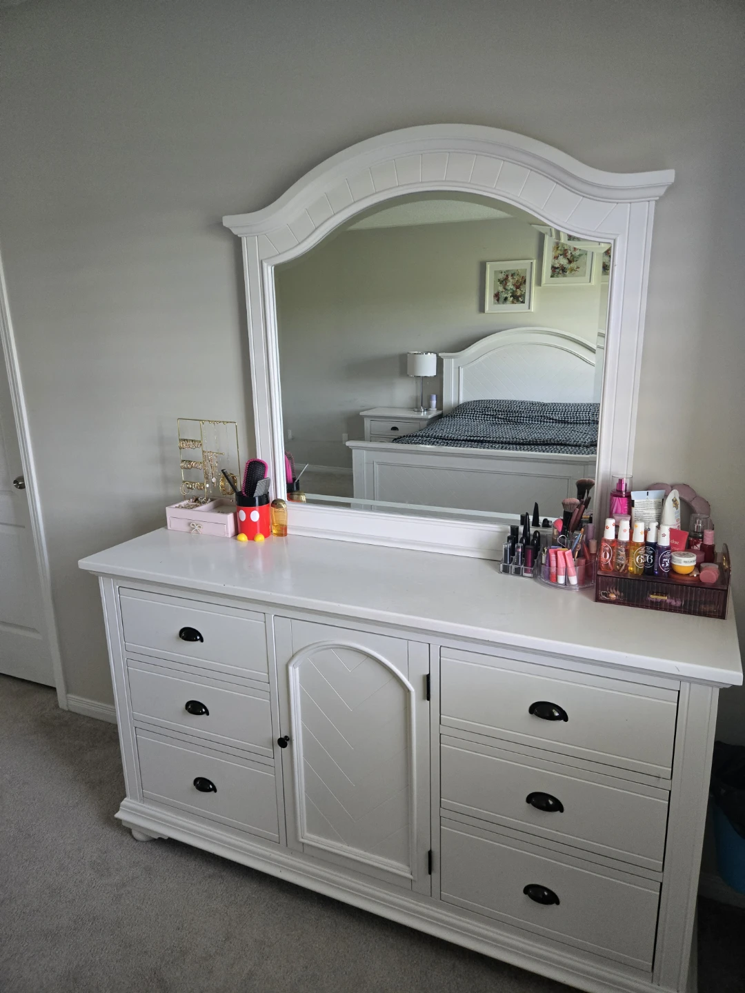 White Bedroom Set – Bed, Vanity & 2 Nightstands - photo 2
