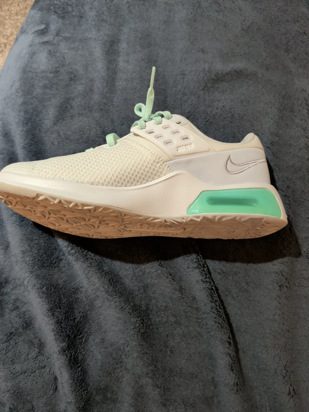 New Nike women size 7.5, men size 6, youth size 5.5-6