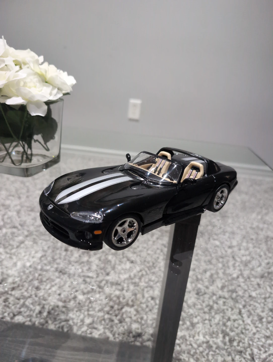 Dodge Viper Toy Car by burago 1.18