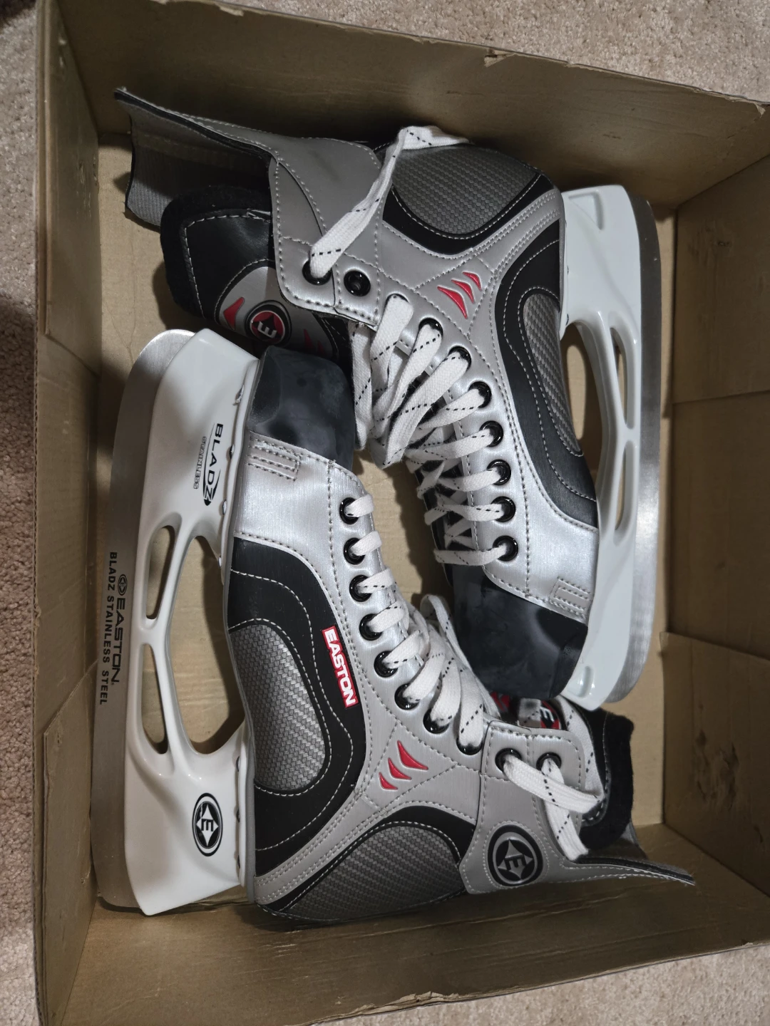 New Easton Synergy Pro IHS Hockey Skates Size 9.5