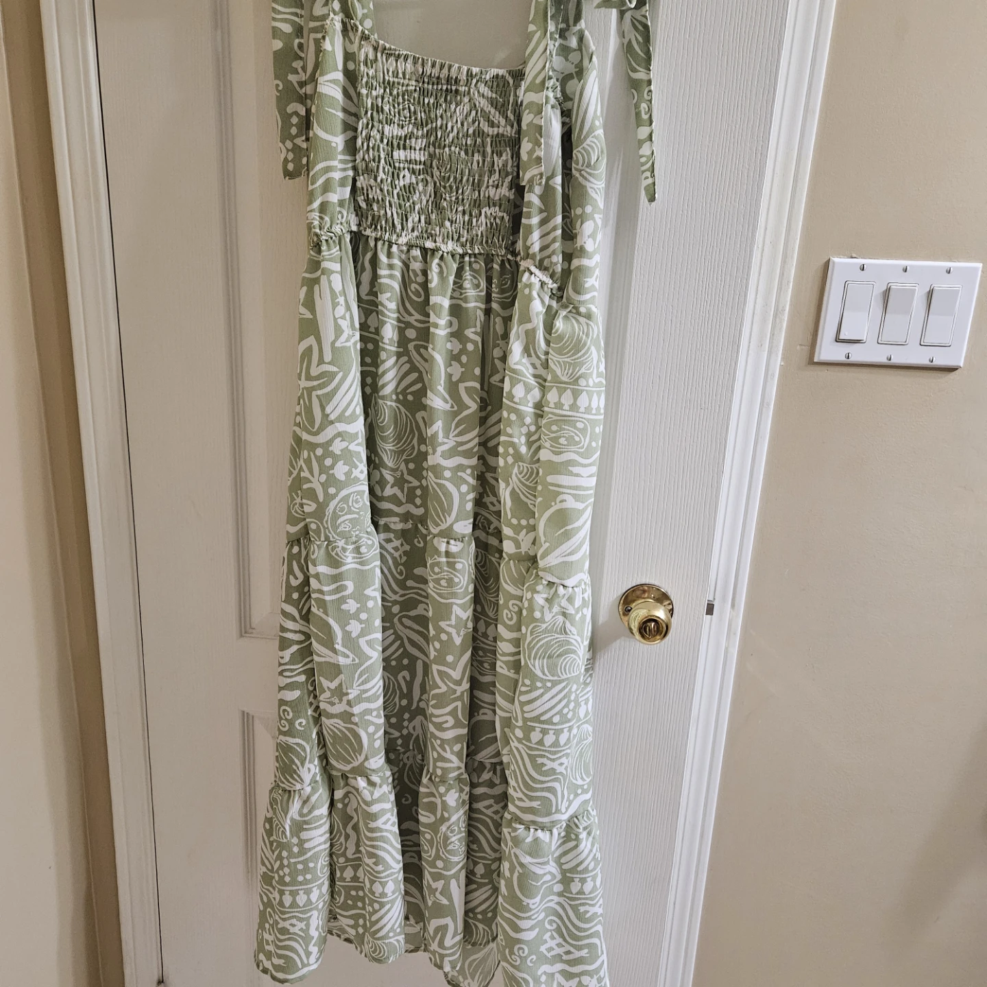 Green & White Patterned Tiered Maxi Dress  size large - photo 3